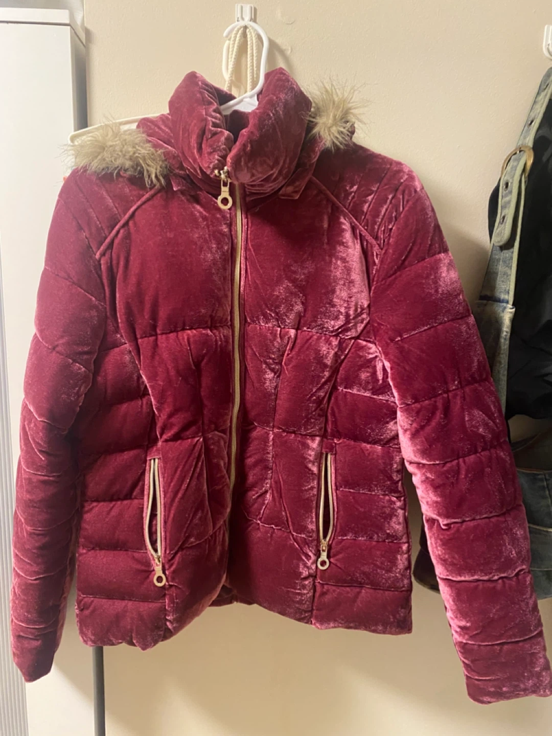 Universal Traveller Velvet Puffer Jacket - Medium