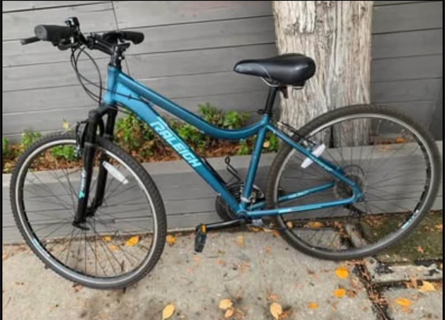 Raleigh Teal Hybrid Bike - photo 2