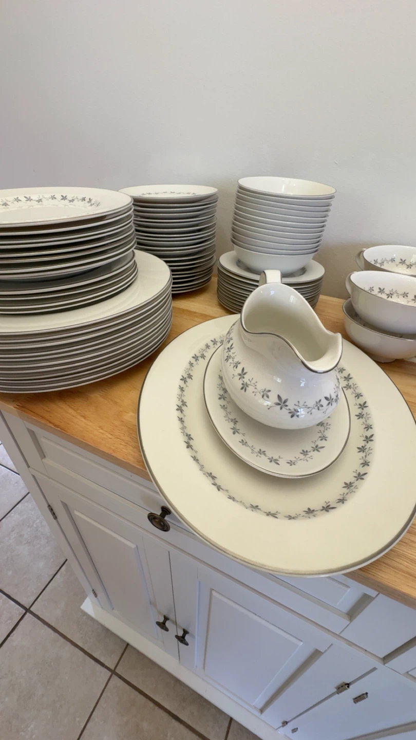 Vintage Royal Doulton “Cadence” China Set - photo 5