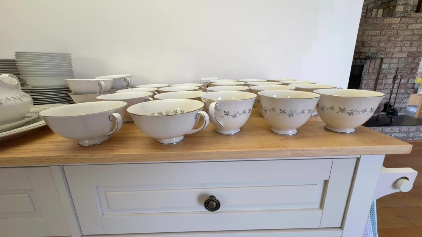 Vintage Royal Doulton “Cadence” China Set - photo 3