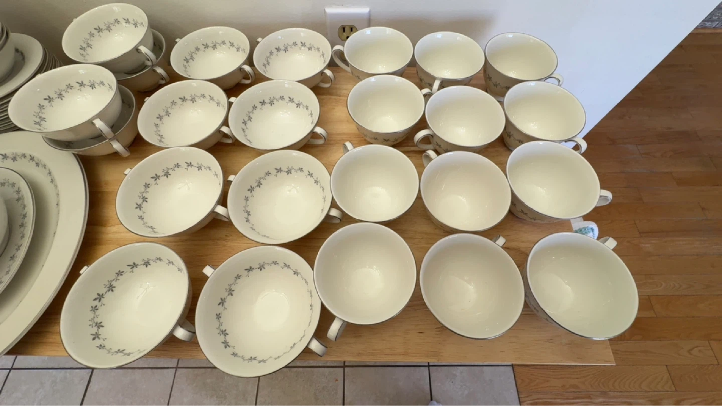 Vintage Royal Doulton “Cadence” China Set - photo 4