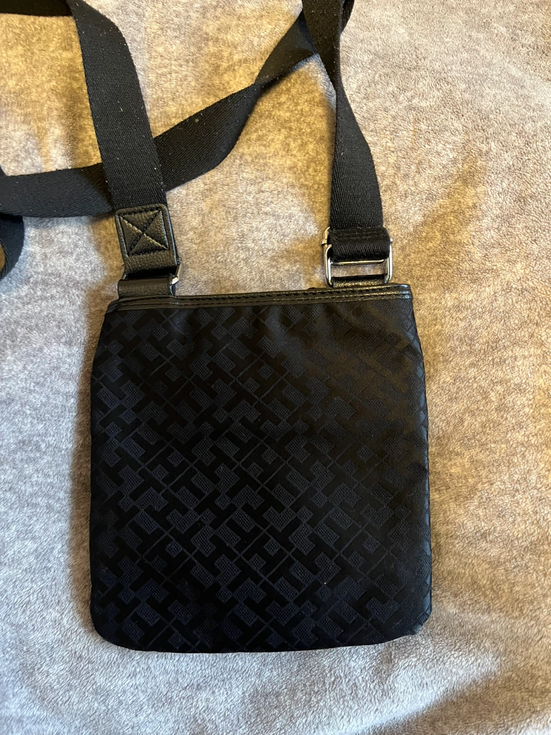 Tommy Hilfiger bags $2 each - photo 5