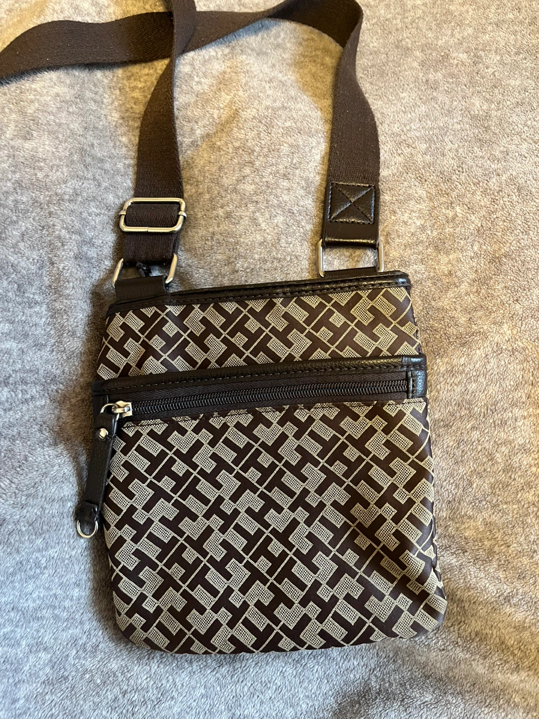 Tommy Hilfiger bags $2 each - photo 2