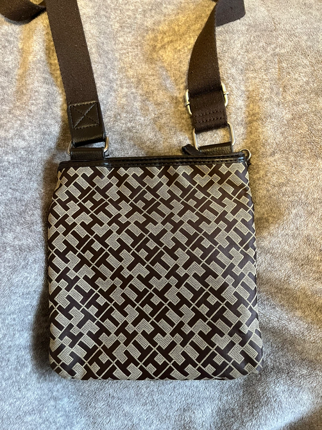 Tommy Hilfiger bags $2 each - photo 3