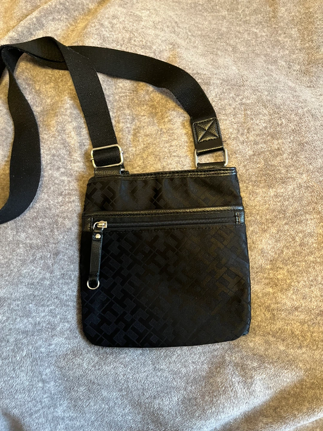Tommy Hilfiger bags $2 each - photo 4