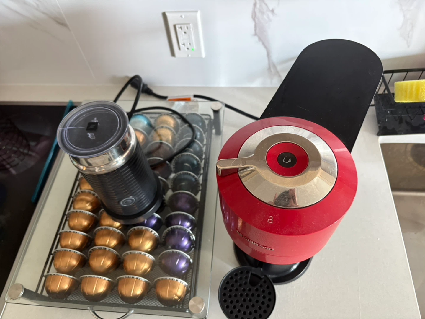 Nespresso Vertuo Coffee Machine with Milk Frother - photo 2