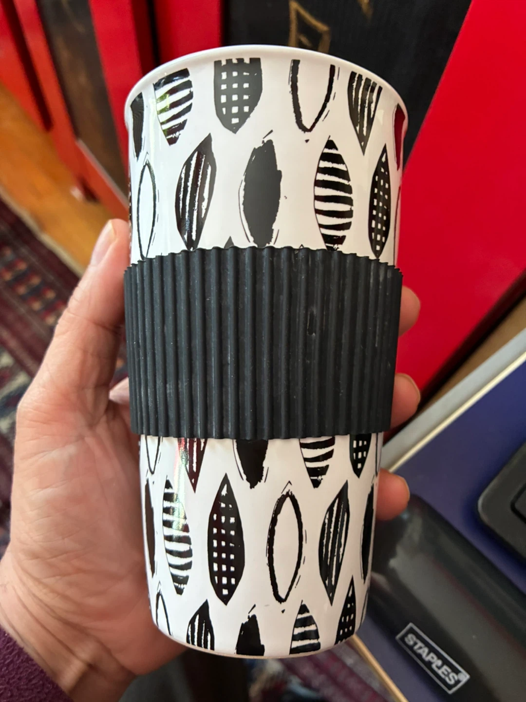 $4 IKEA ceramic pottery travel mug lid black white design Art