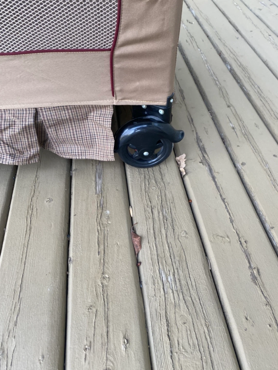 Eddie Bauer Playard with Carry Bag - photo 3