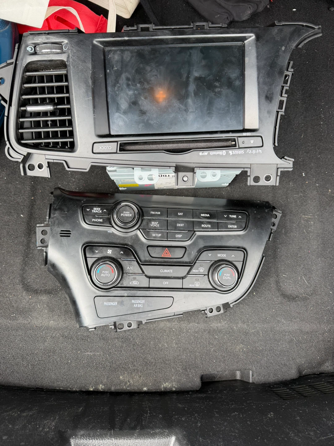 Kia Car Stereo Radio Multimedia Display and Climate Control - photo 2