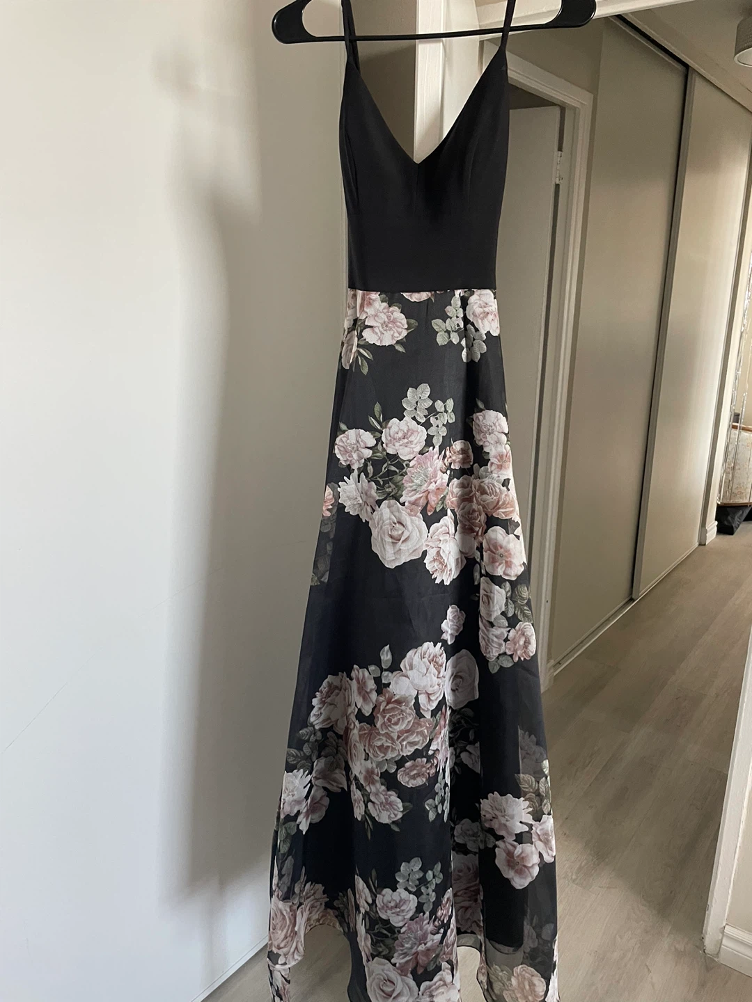 Black Floral Prom/ Graduation Dress Size 6 - photo 2