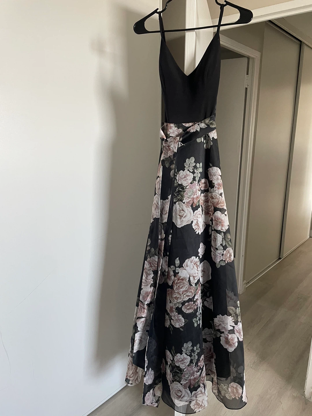 Black Floral Prom/ Graduation Dress Size 6 - photo 4