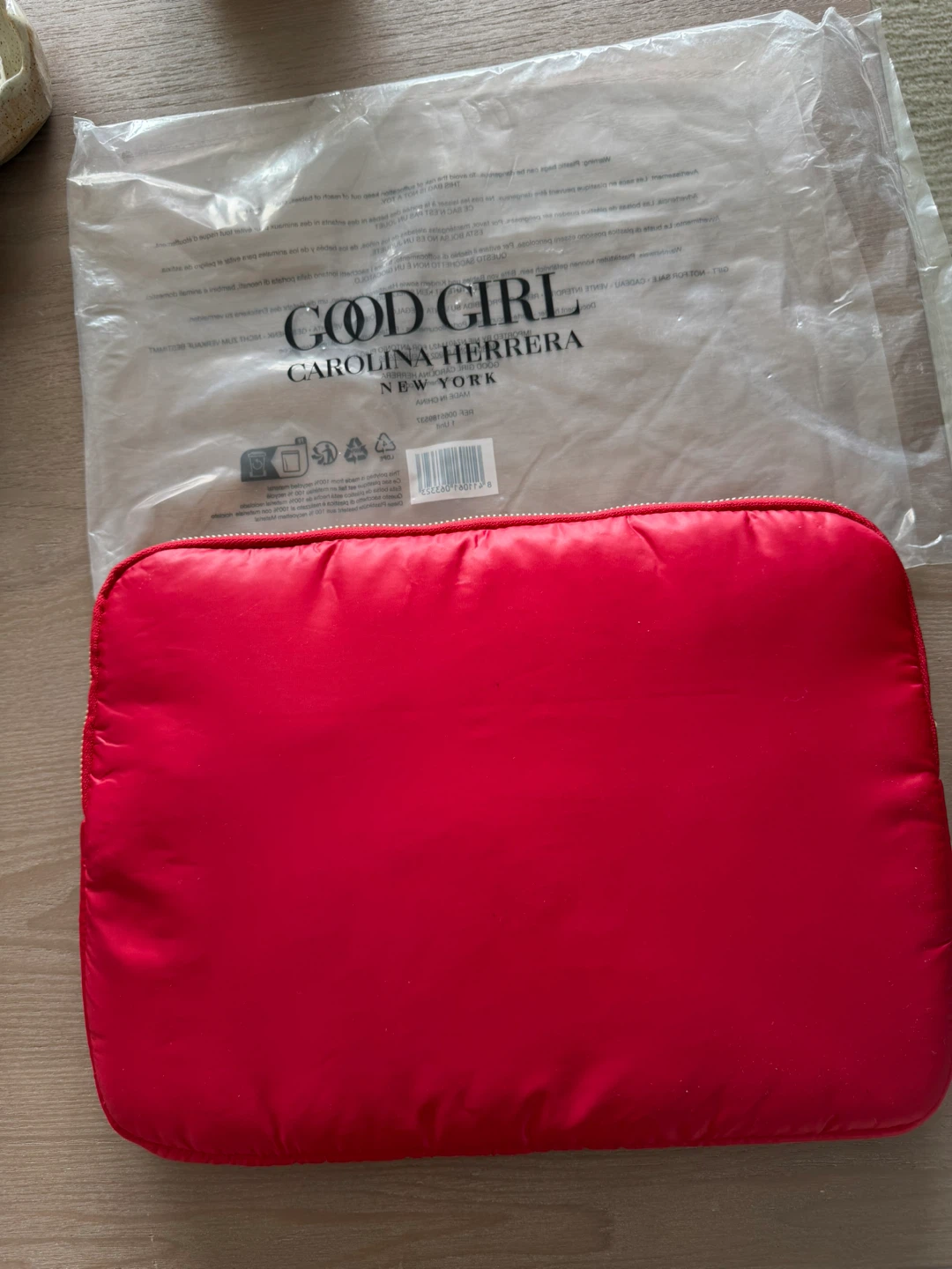 Carolina Herrera Good Girl laptop case - photo 2