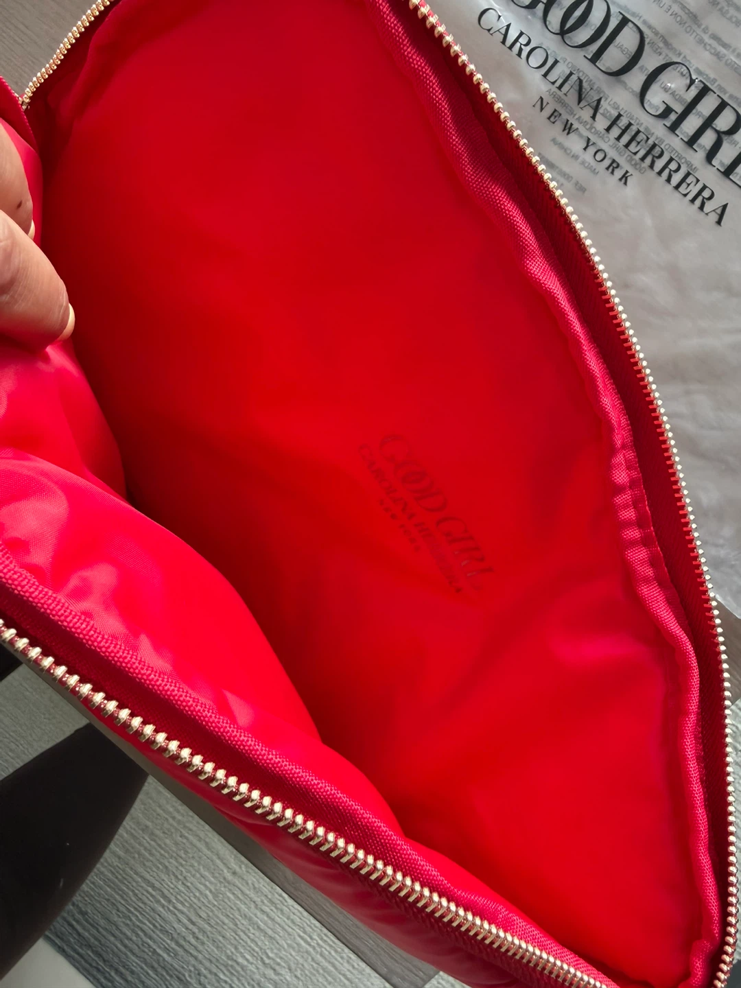 Carolina Herrera Good Girl laptop case - photo 3
