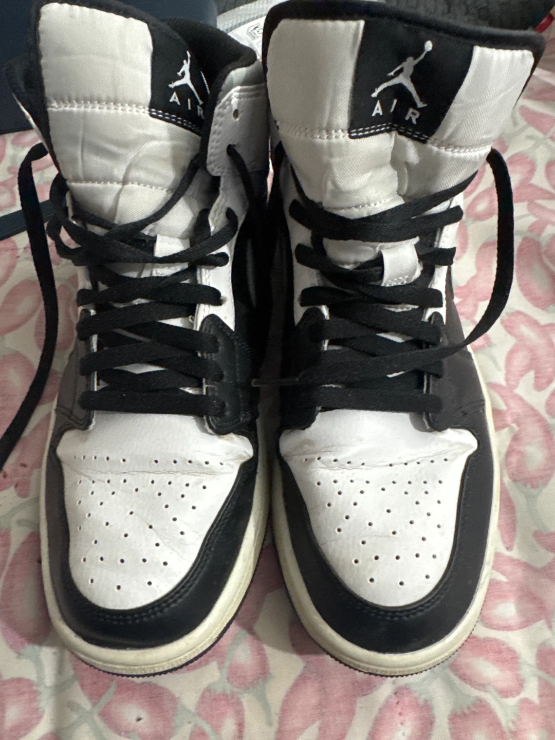 Air Jordan 1 High OG "Light Smoke Grey"