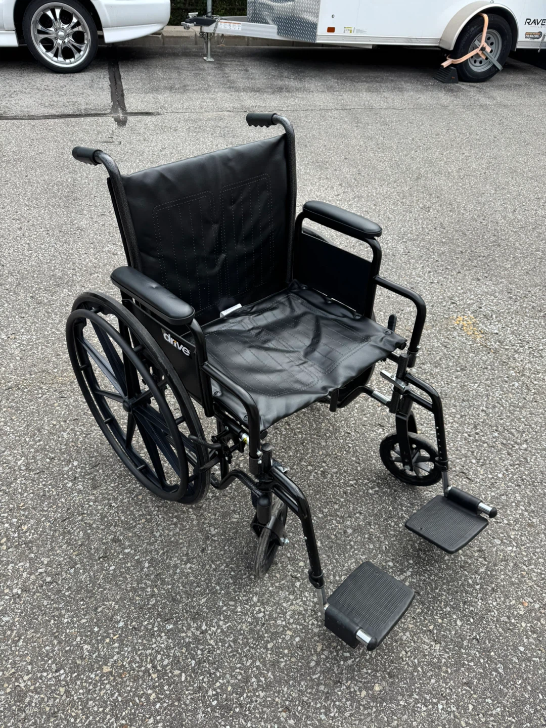 DRIVE MEDICAL WHEELCHAIR 20” DELIVERY INCLUDED