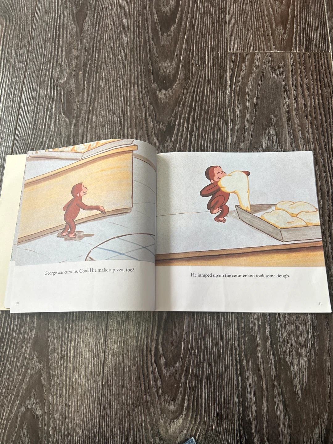Curious George and the Pizza Book 🌱 - photo 3