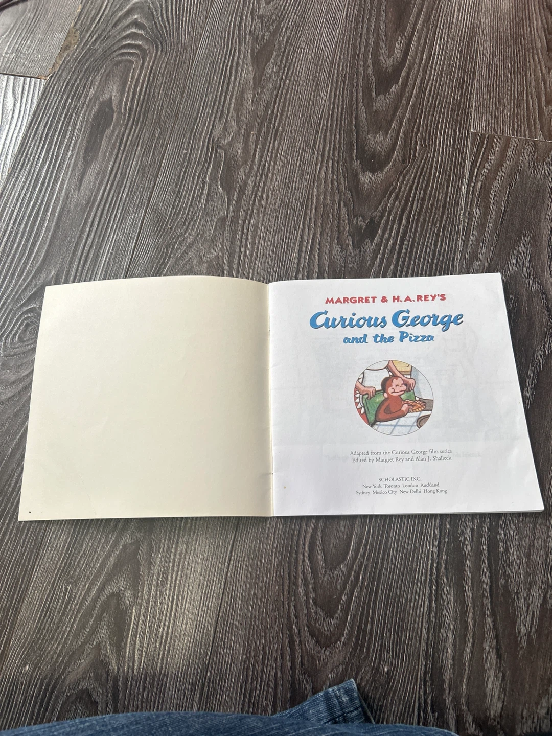 Curious George and the Pizza Book 🌱 - photo 2