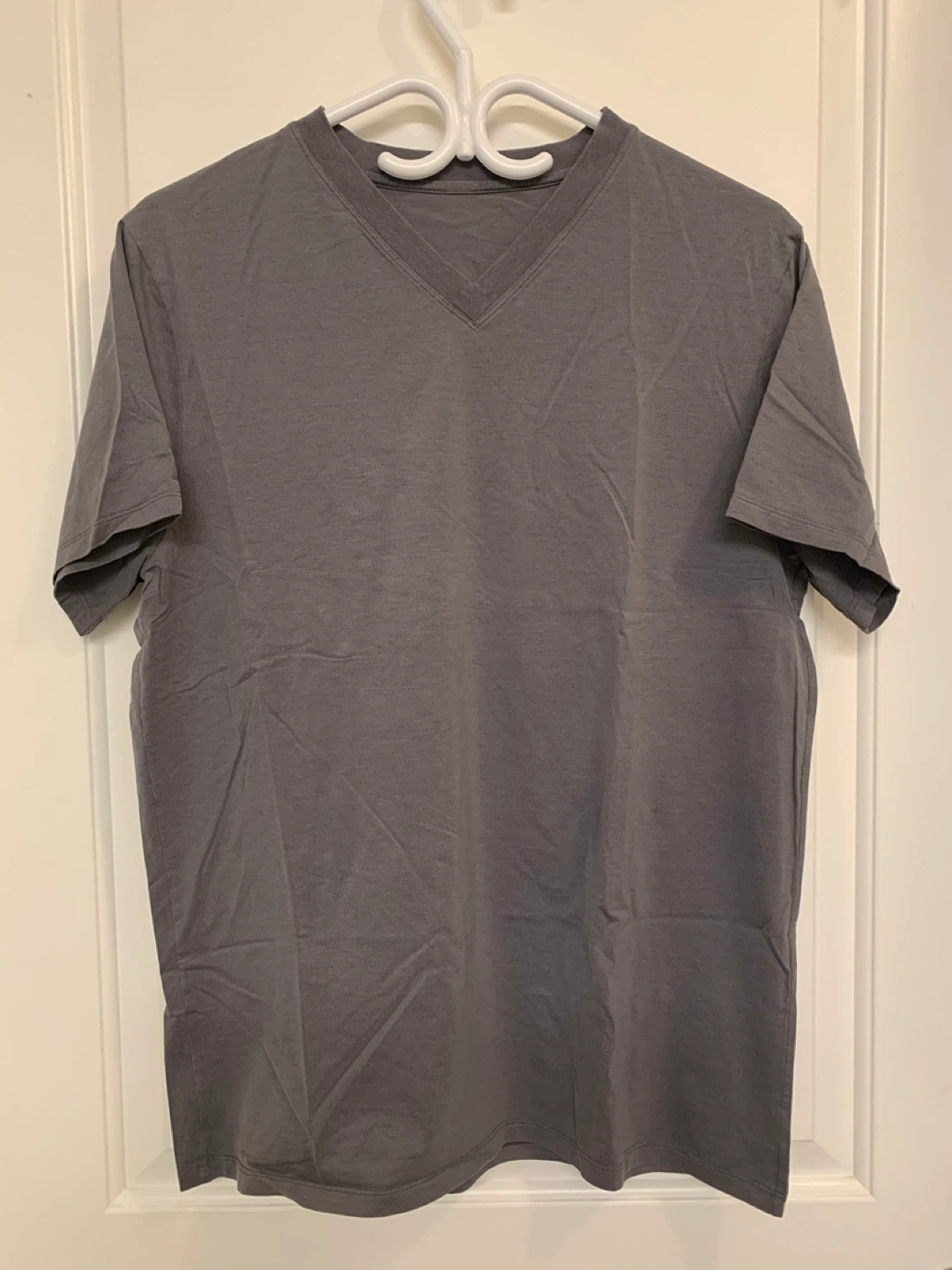 Lululemon V-Neck T-Shirts (Grey & Black) 🌱 - photo 2