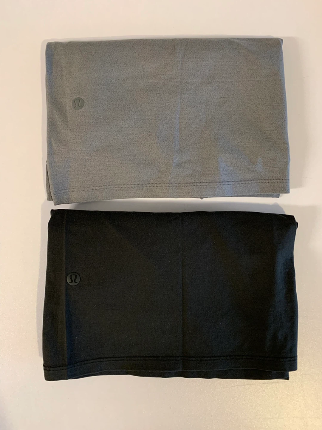 Lululemon V-Neck T-Shirts (Grey & Black) 🌱