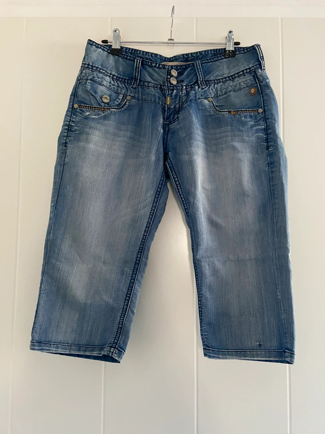 Low Waisted Denim Capris | Size Small