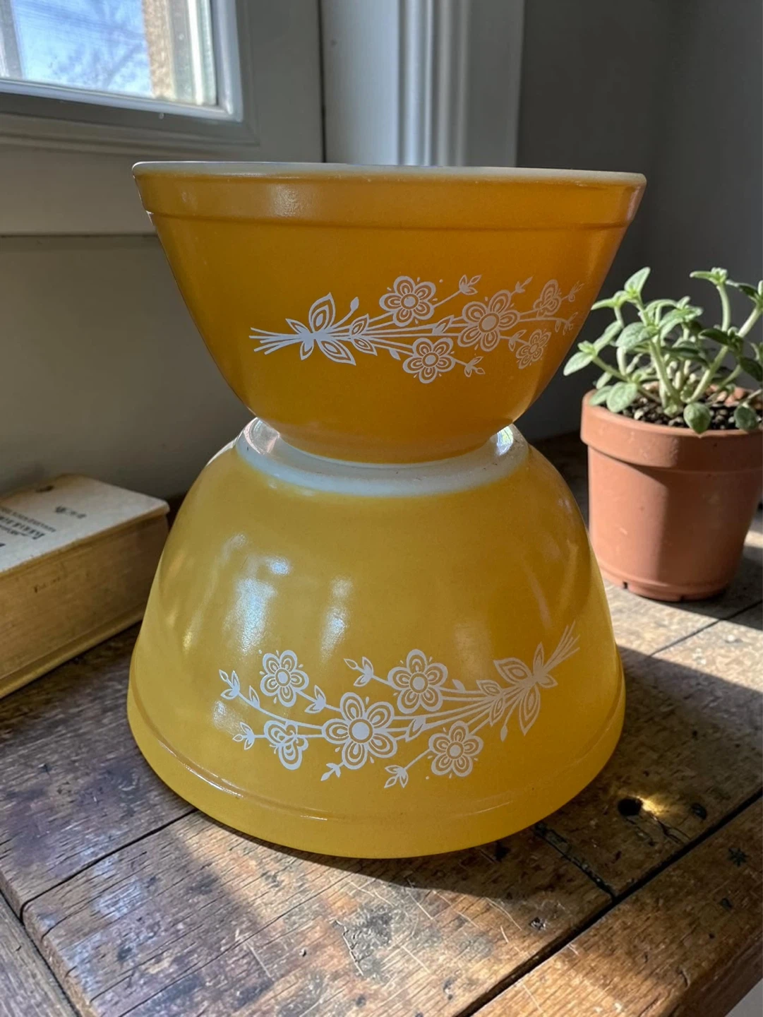 Pyrex Mixing Bowl - Yellow Floral Design