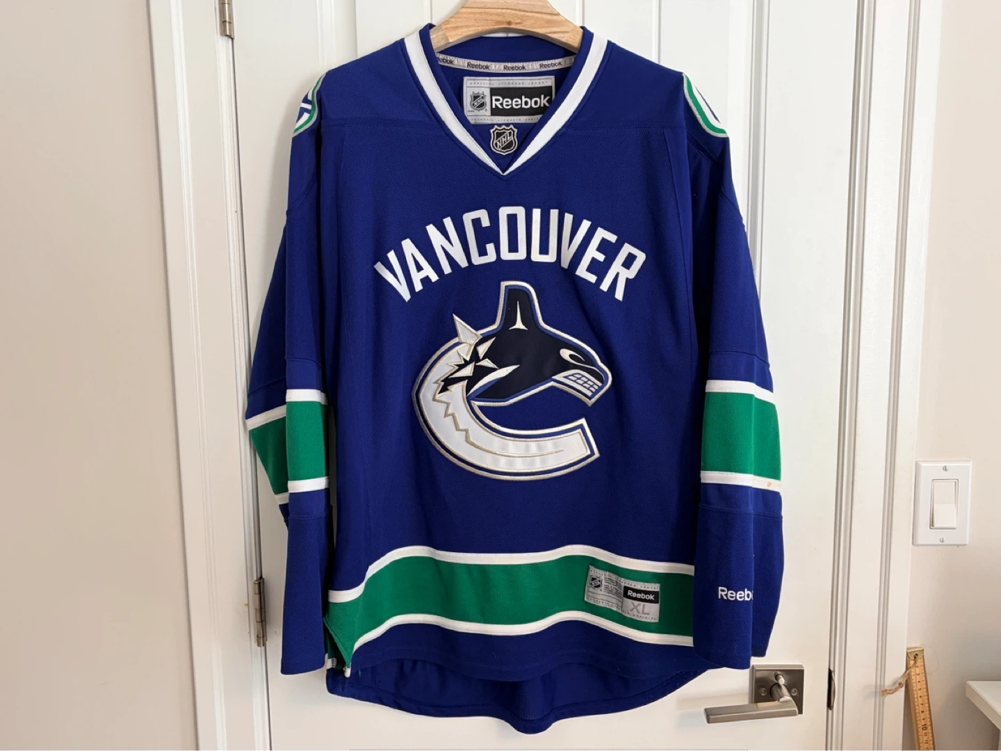 Authentic Reebok Vancouver Canucks Orca Blue Jersey Size XL