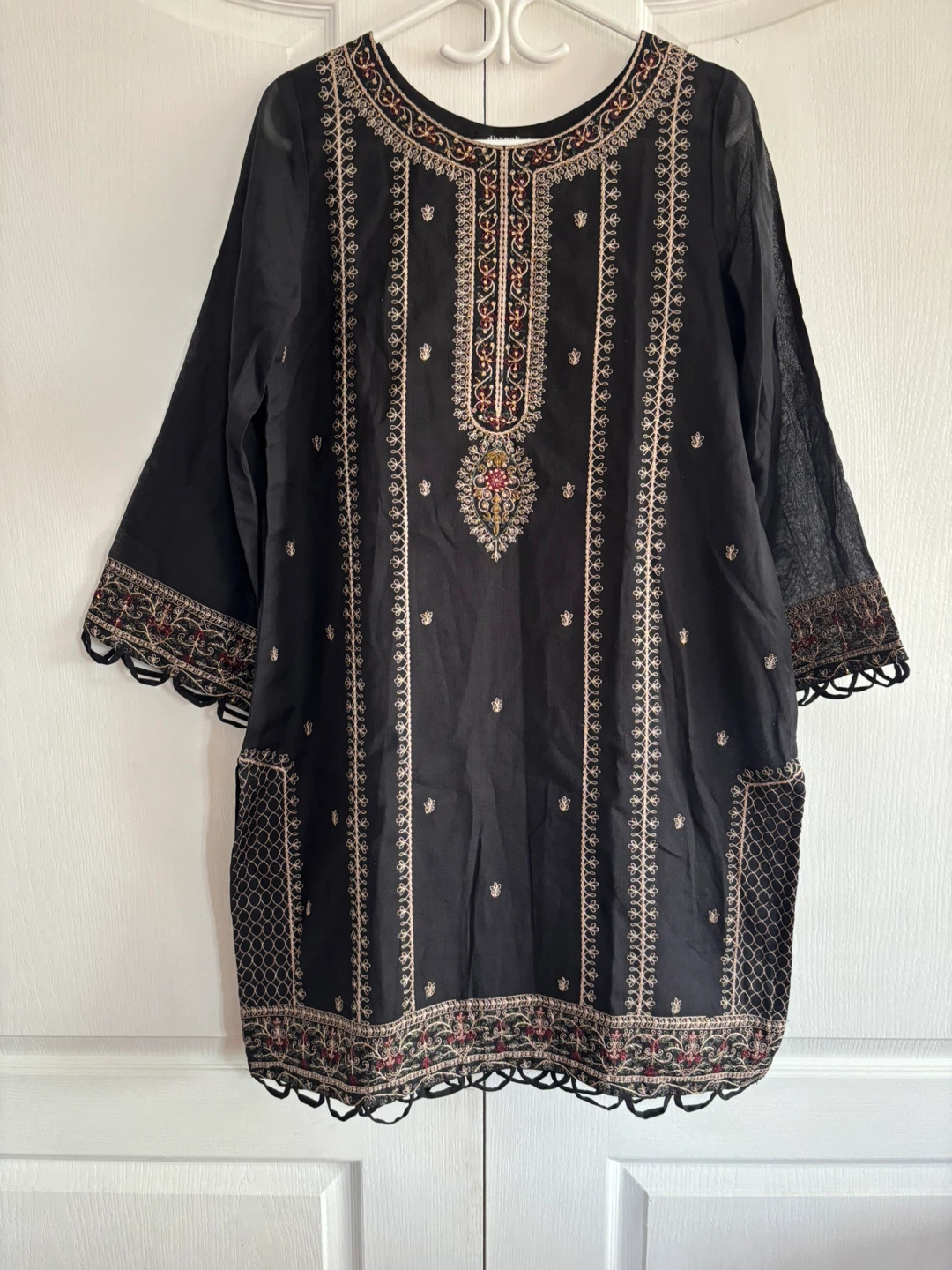 Dhanak Black Embroidered Kurti