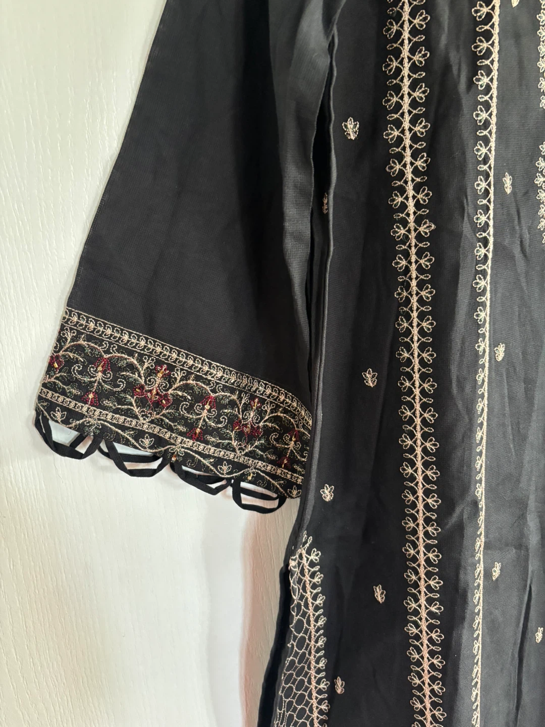 Dhanak Black Embroidered Kurti - photo 4