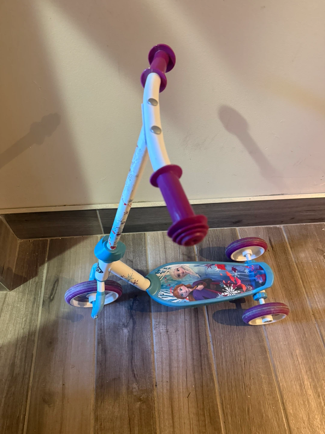 Frozen 3-Wheel Scooter