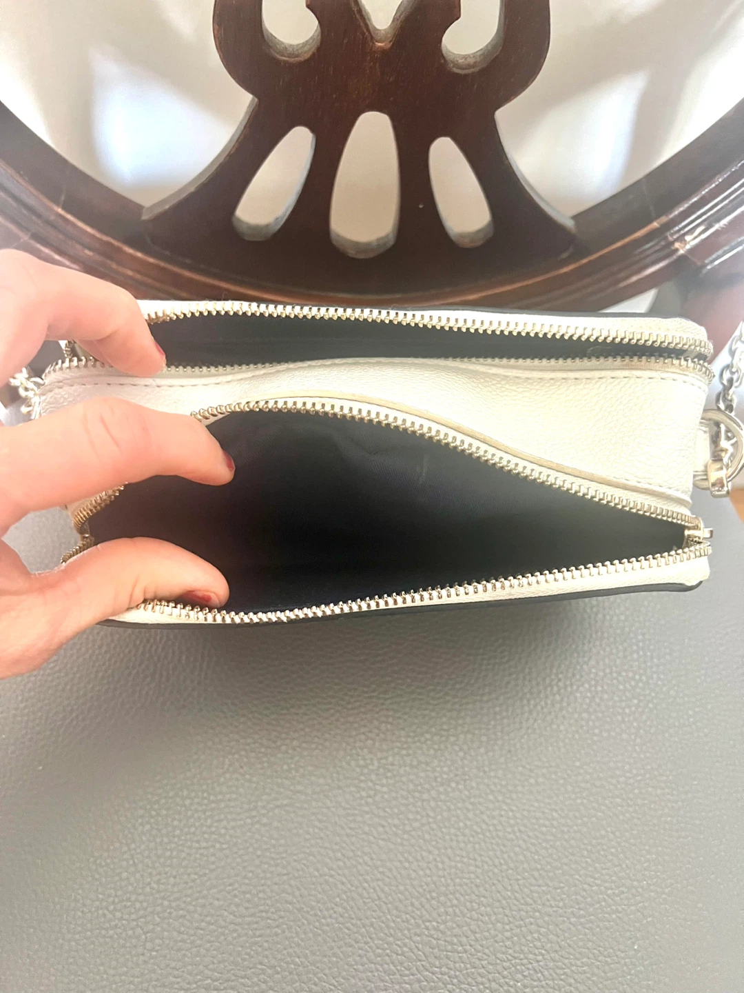 GUESS - Compact CROSSBODY BAG w/Metalic Chain & Logo - photo 4