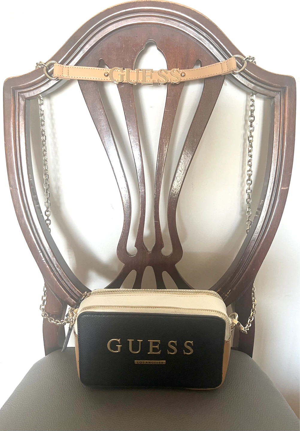 GUESS - Compact CROSSBODY BAG w/Metalic Chain & Logo