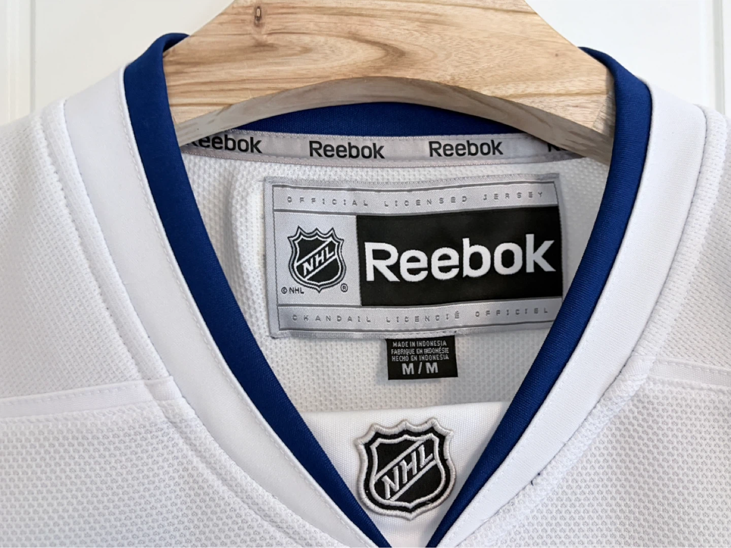 Authentic Reebok Vancouver Canucks Orca White Jersey Size Medium - photo 3