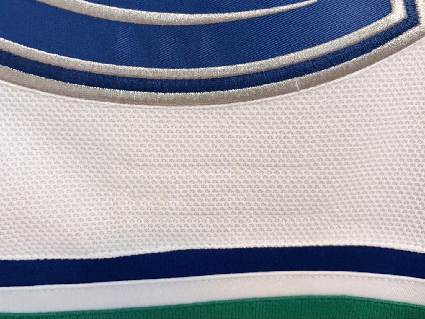 Authentic Reebok Vancouver Canucks Orca White Jersey Size Medium - photo 5