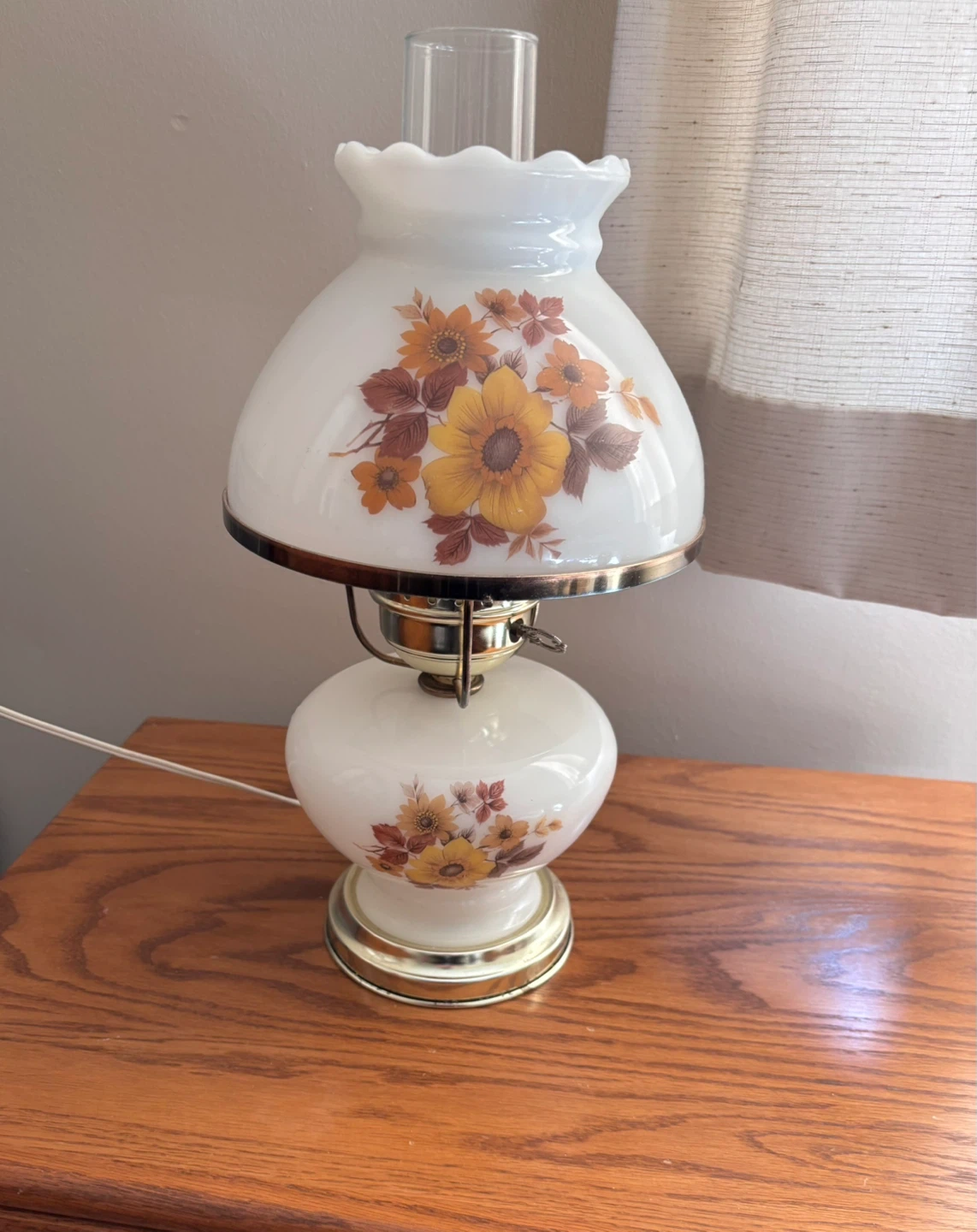 Vintage Floral Milk Glass Table Lamp