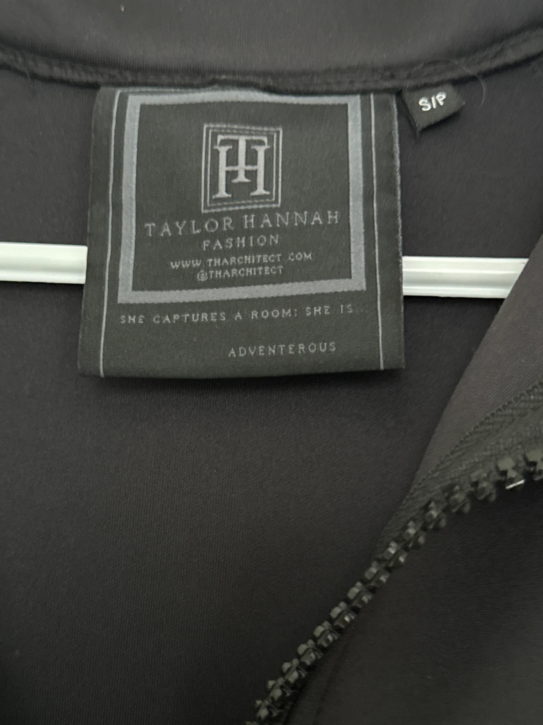 Limited edition Taylor Hannah Fashion Black Zip-Up Jacket - photo 4