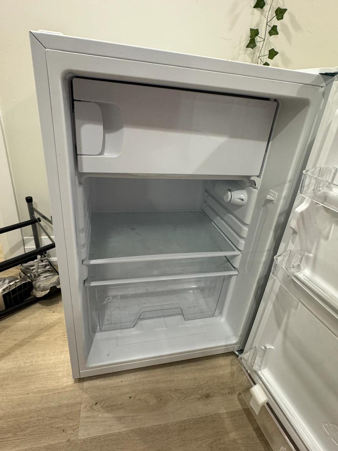White Compact Mini Fridge - photo 4