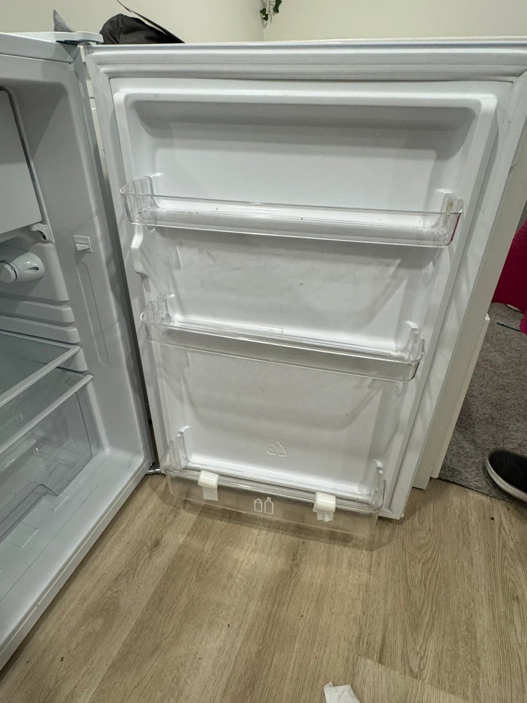 White Compact Mini Fridge - photo 3