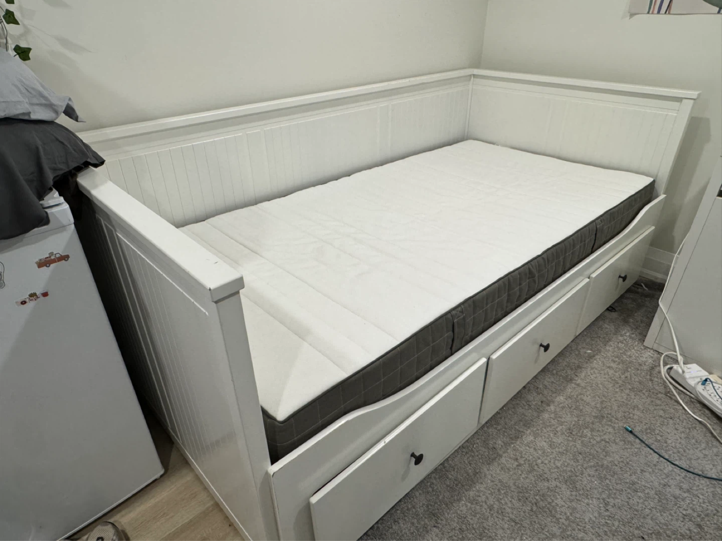 White Daybed with 3 Drawers and Mattress - photo 3