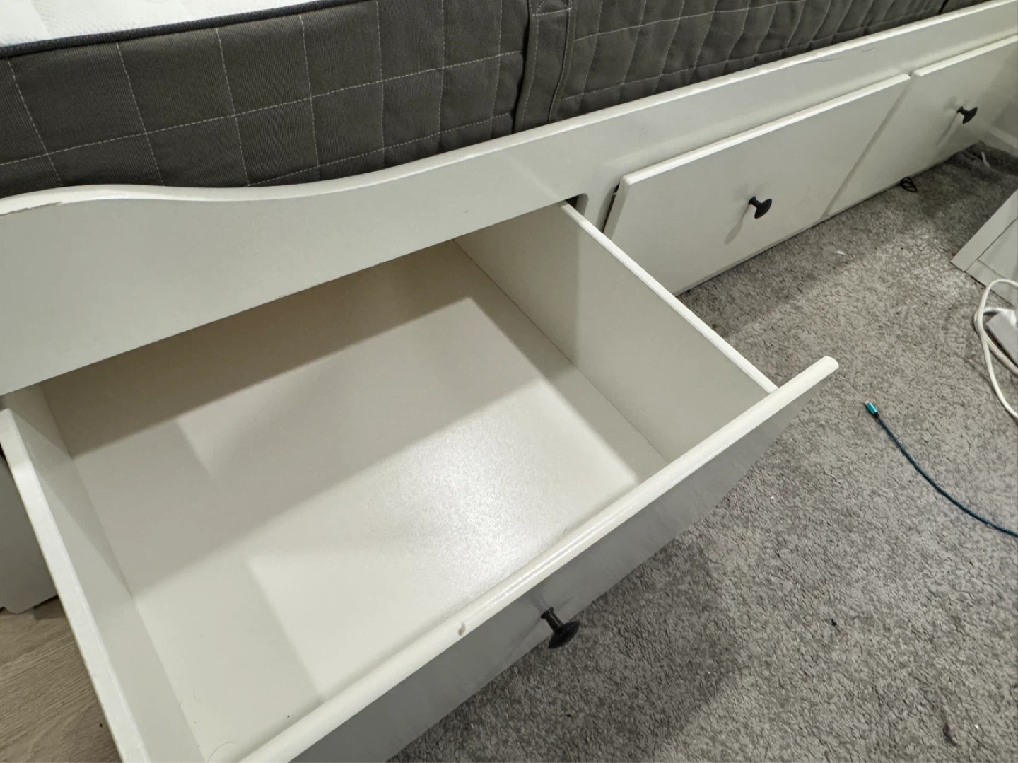 White Daybed with 3 Drawers and Mattress - photo 5