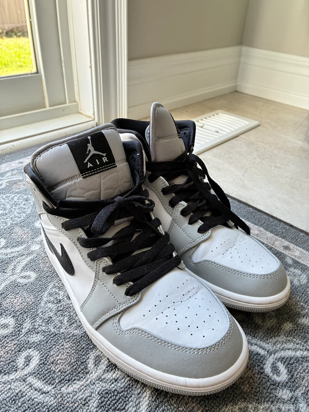 Air Jordan 1 Mid SE "Light Smoke Grey" - photo 3
