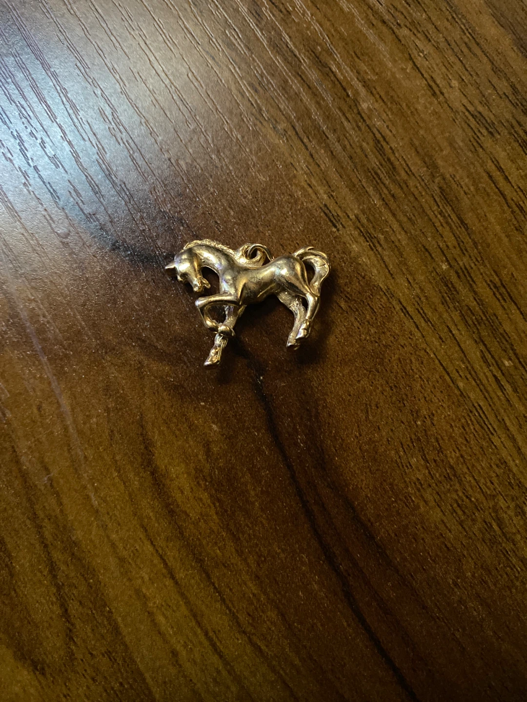 Gold coloured horse charm pendant - photo 2