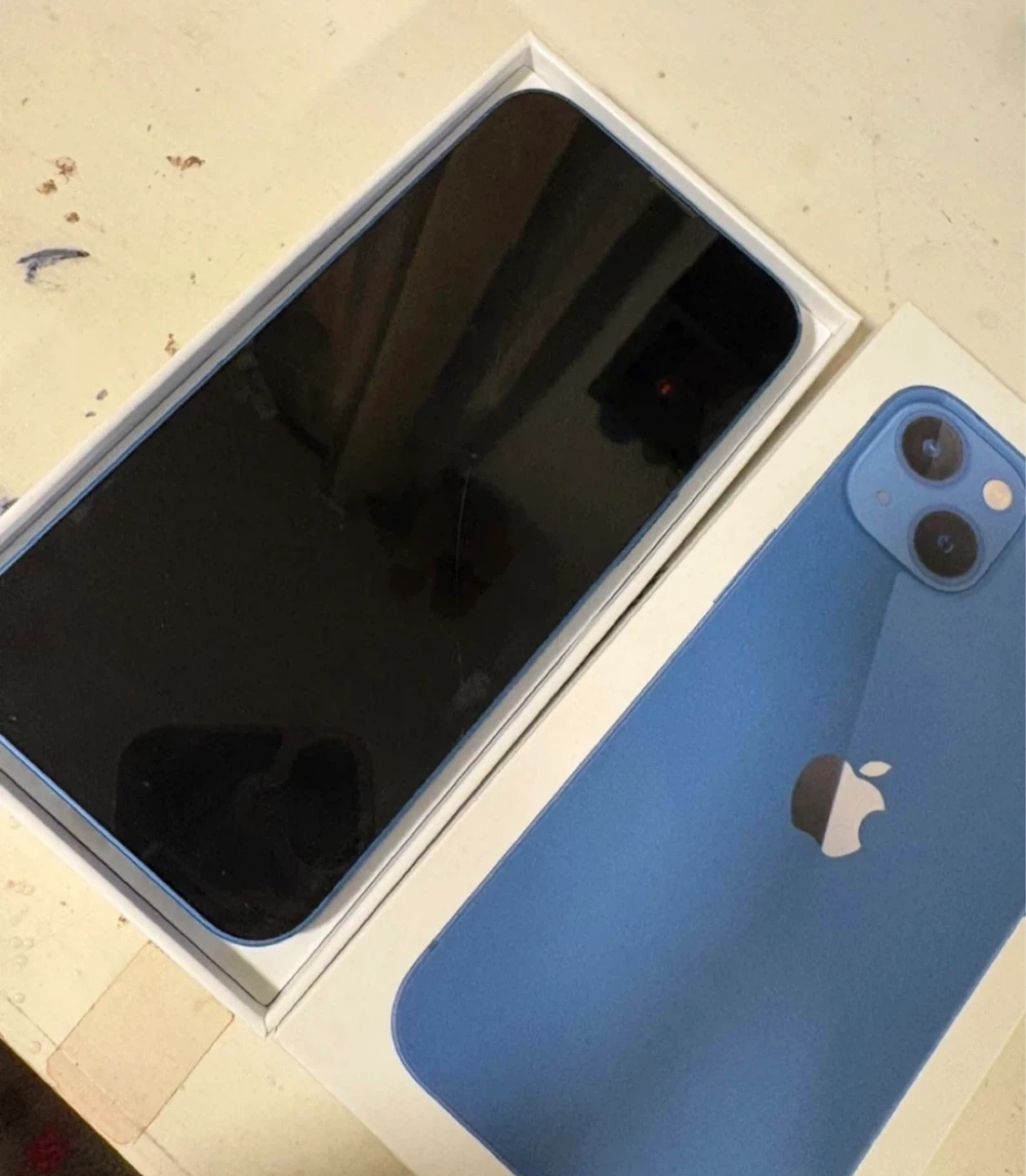 Apple iPhone 13 - Blue