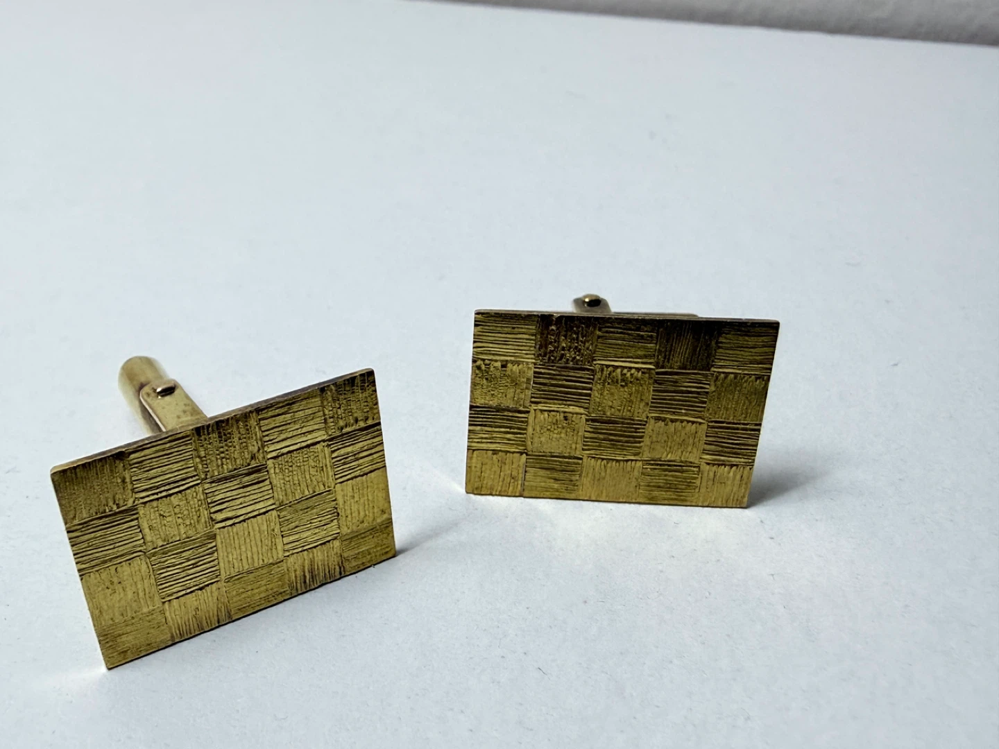 Gold Textured Rectangular Cufflinks with tie clip - photo 2