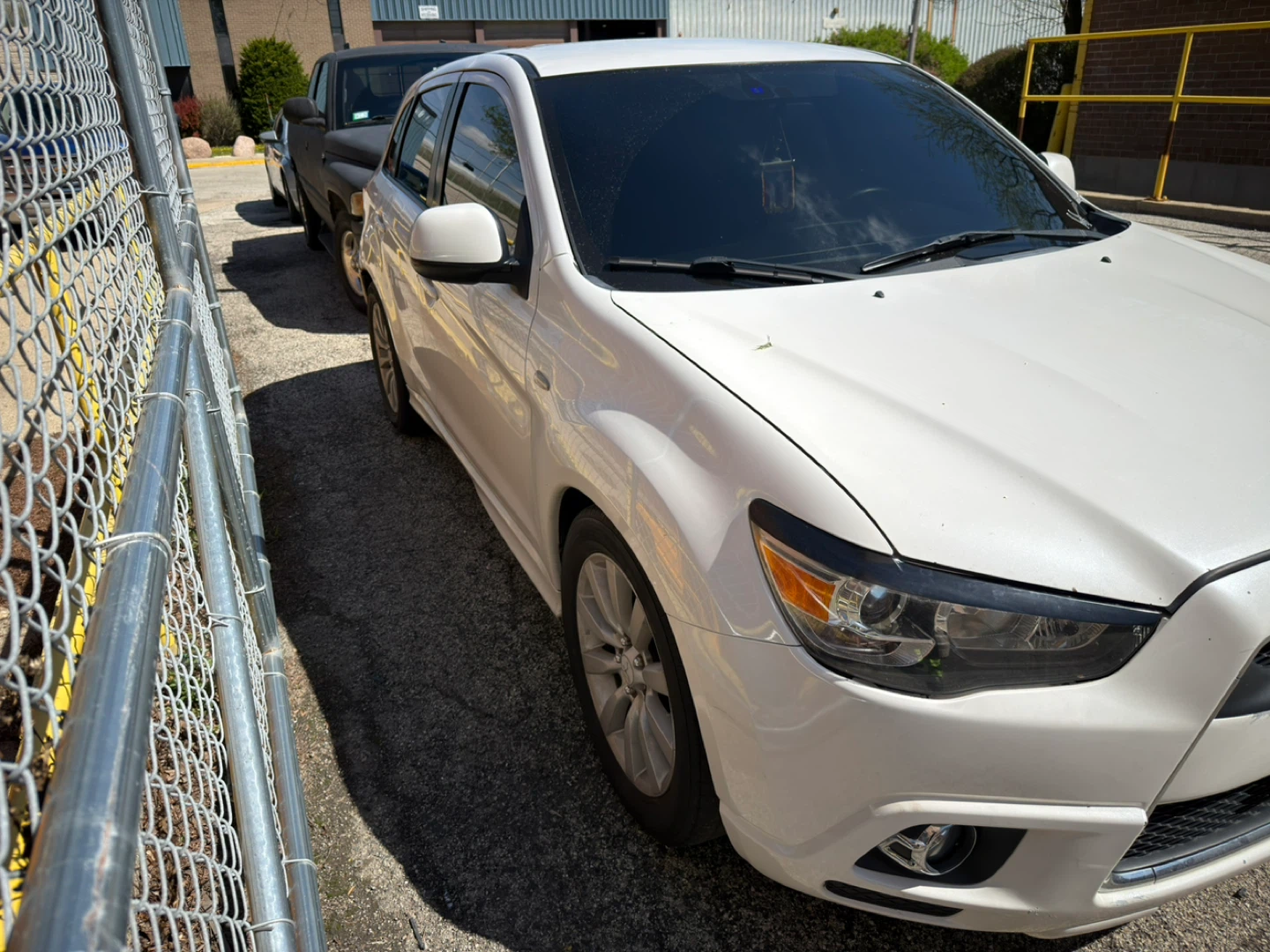 White Mitsubishi Outlander Sport - photo 3