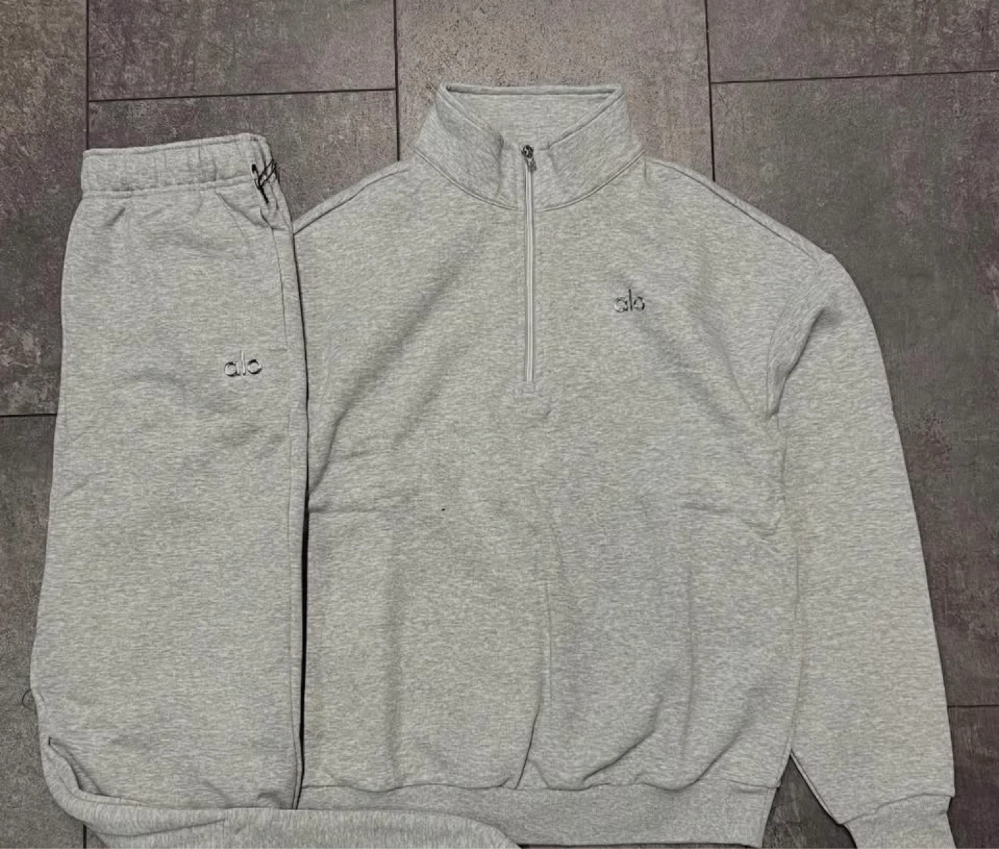 Alo Yoga Grey Sweat Suit Set - Medium