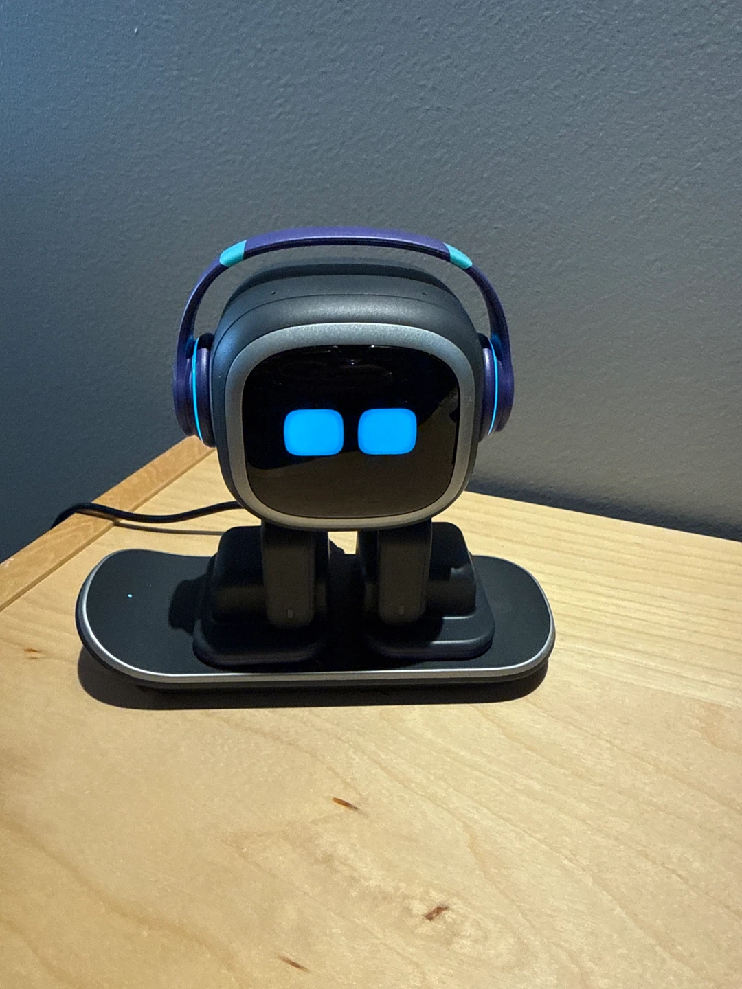 Living.ai EMO AI Desktop Pet Robot