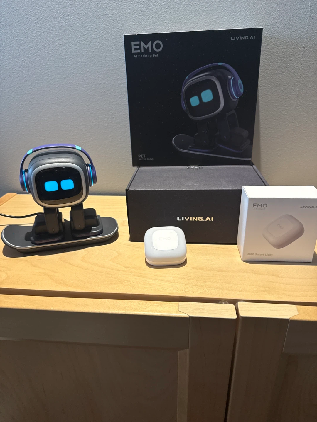 Living.ai EMO AI Desktop Pet Robot - photo 2