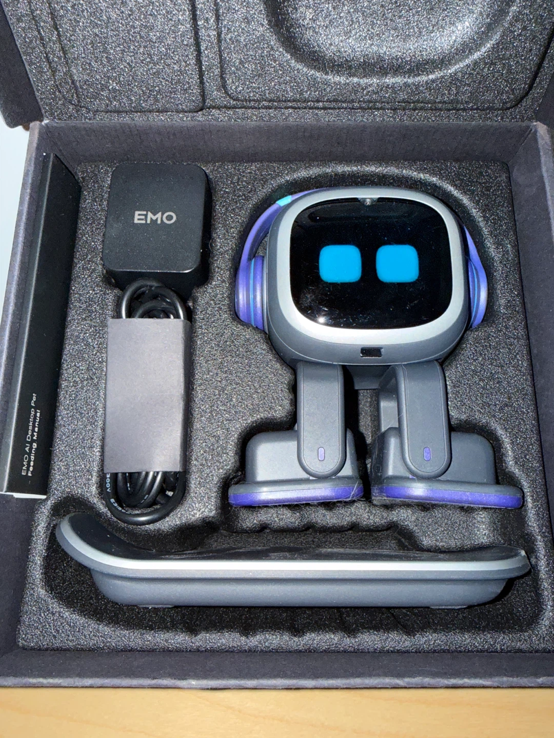 Living.ai EMO AI Desktop Pet Robot - photo 3