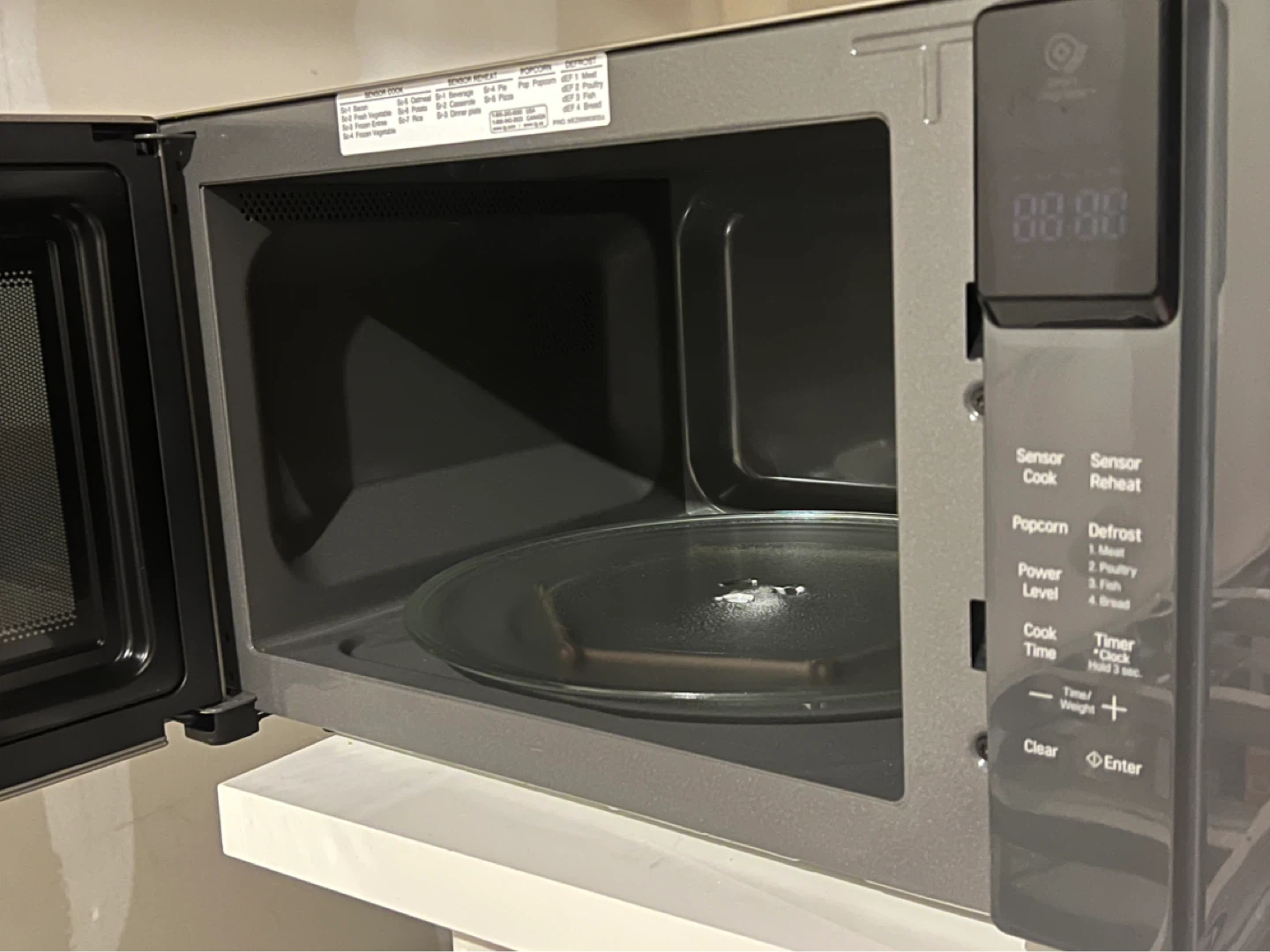 1.5 Cu. LG Microwave Oven - photo 2