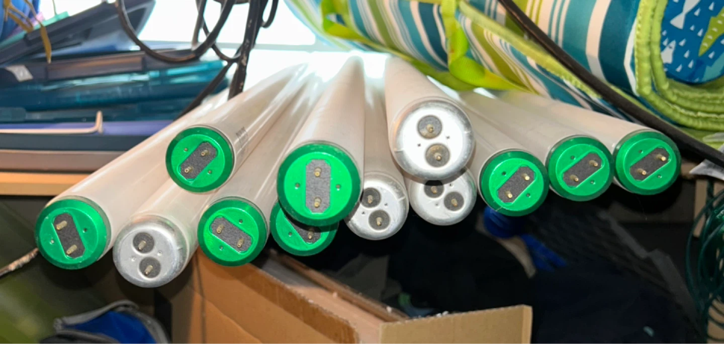 Philips F40T12/CW SUPREME 40 Watt Fluorescent Light Bulbs